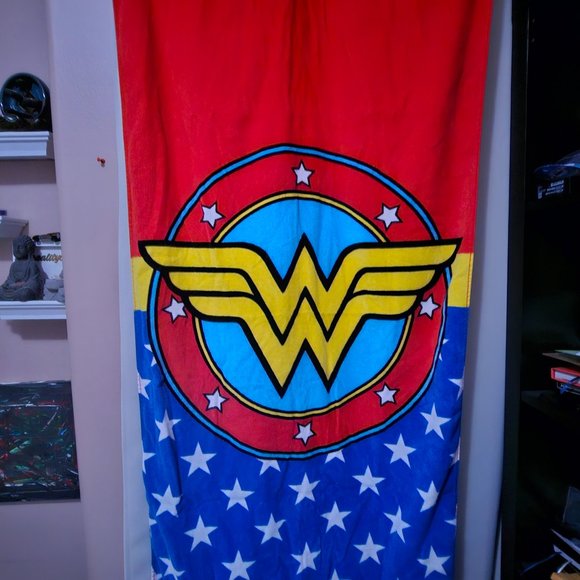 Beach Towel - Wonder Woman Logo - Oversized 58" x 28" - Picture 1 of 5
